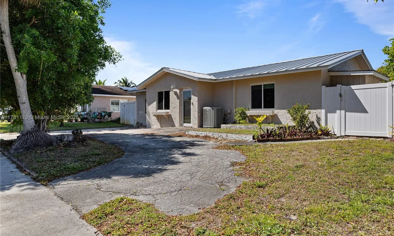 405 SW 73rd Ave, North Lauderdale FL 33068