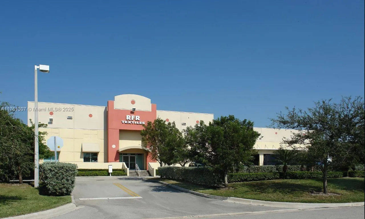 8875 NW 26th St, Doral FL 33172