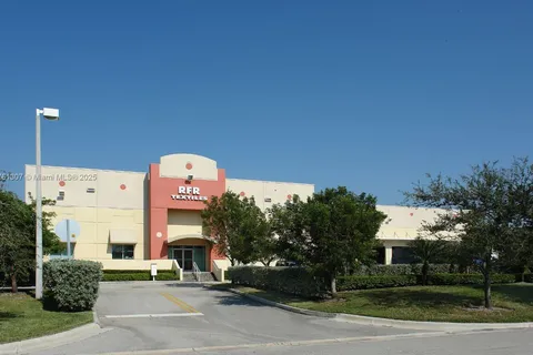 8875 NW 26th St, Doral FL 33172