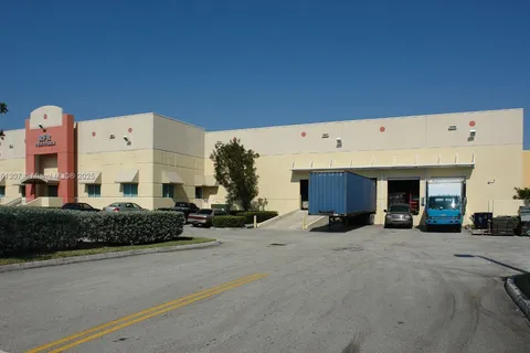 8875 NW 26th St, Doral FL 33172