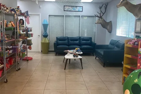 8875 NW 26th St, Doral FL 33172