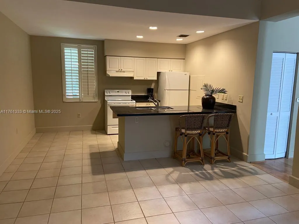 6598 W Sample Rd # 6598, Coral Springs FL 33067