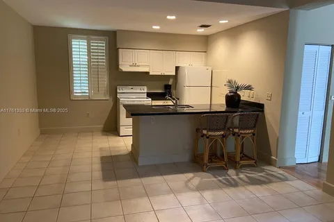6598 W Sample Rd # 6598, Coral Springs FL 33067