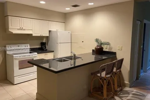 6598 W Sample Rd # 6598, Coral Springs FL 33067