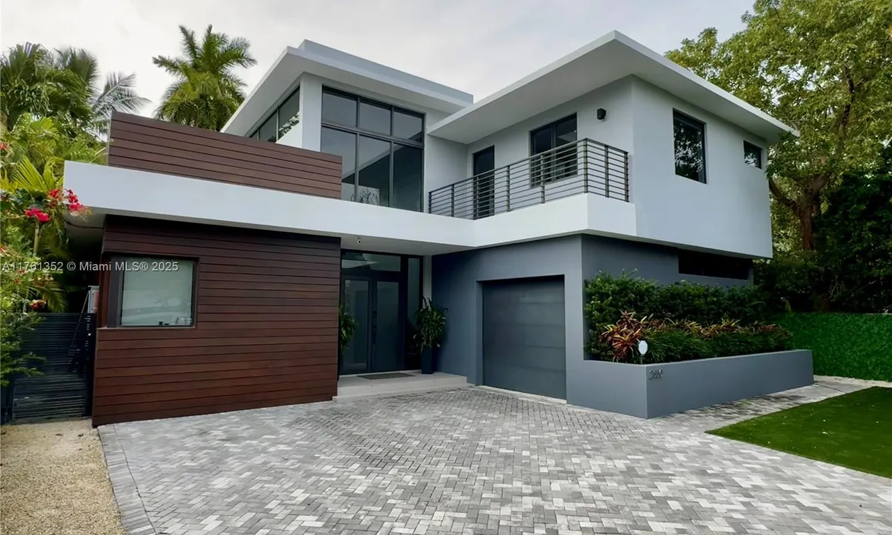 2550 Overbrook St, Miami FL 33133