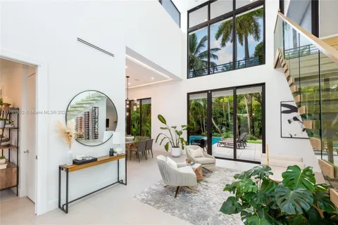2550 Overbrook St, Miami FL 33133