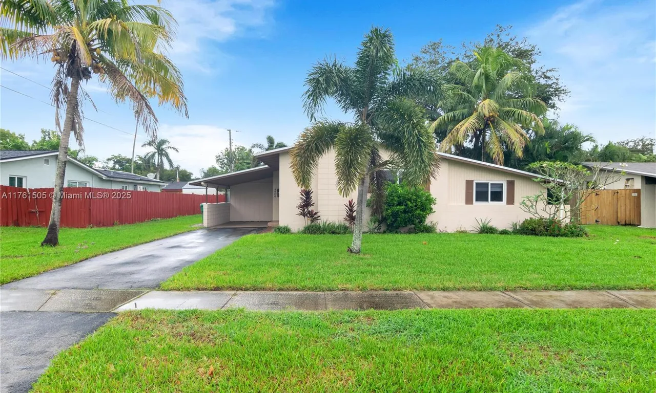 4906 SW 90th Way, Cooper City FL 33328