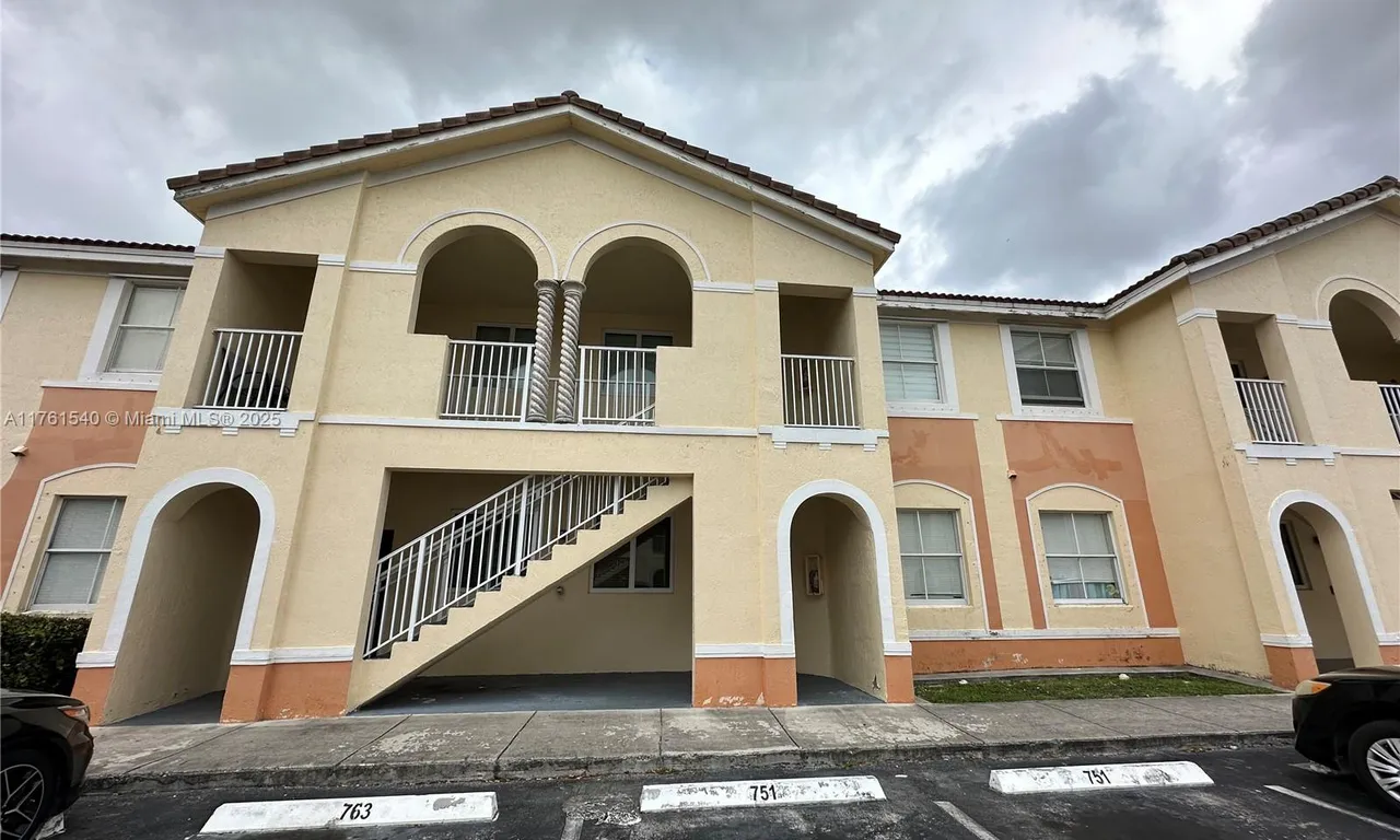 1663 SE 27th Dr # 103, Homestead FL 33035