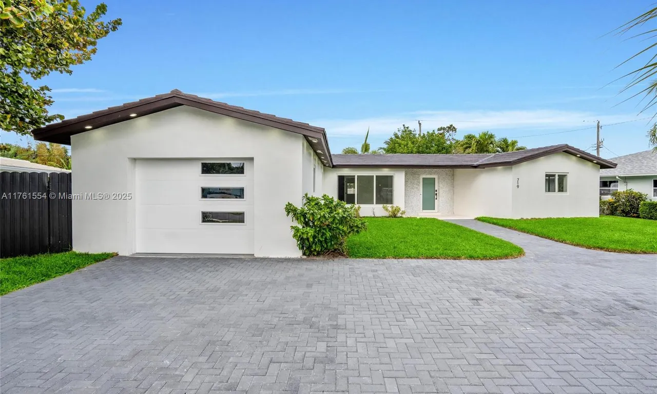 719 SW 25th Ave, Boynton Beach FL 33435