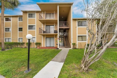 301 Palm Way # 108, Pembroke Pines FL 33025