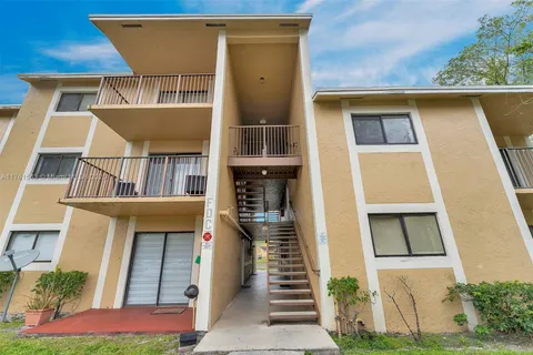 301 Palm Way # 108, Pembroke Pines FL 33025