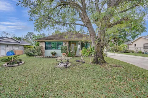 211 Bobwhite Rd, Royal Palm Beach FL 33411