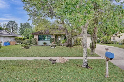 211 Bobwhite Rd, Royal Palm Beach FL 33411