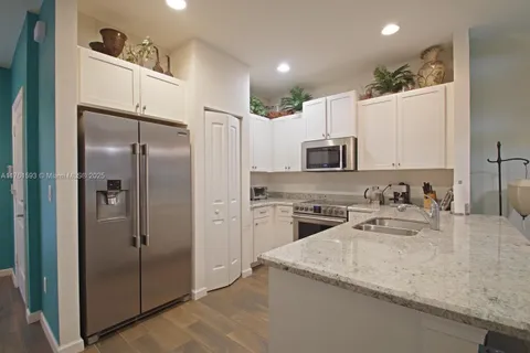 4214 N Dixie Hwy # 50, Oakland Park FL 33334