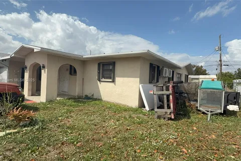 3261 NW 177th Ter, Miami Gardens FL 33056