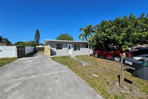 5621 Cleveland St, Hollywood FL 33021