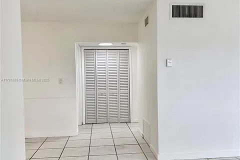 950 Biarritz Dr # 6, Miami Beach FL 33141