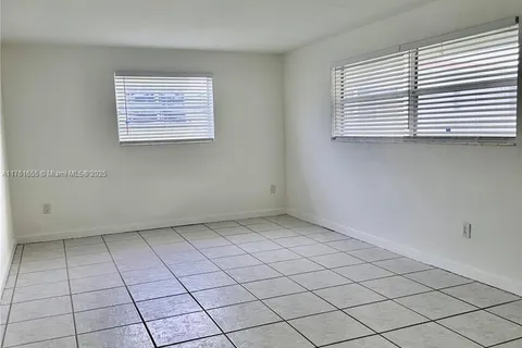 950 Biarritz Dr # 6, Miami Beach FL 33141