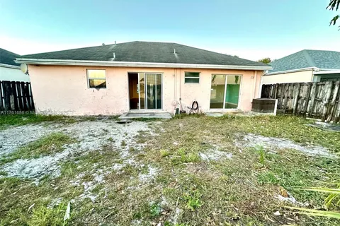 3060 NW 203rd Ter, Miami Gardens FL 33056