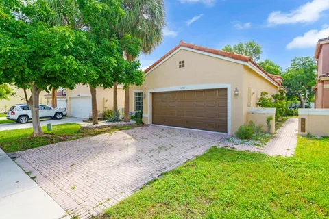 6232 NW 36th Ave, Coconut Creek FL 33073