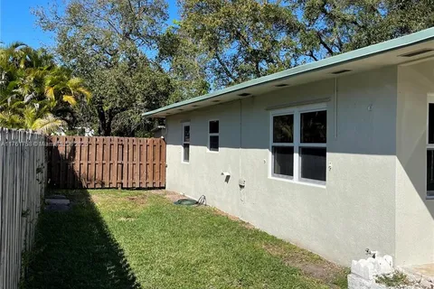 208 SW 2nd Pl, Dania Beach FL 33004