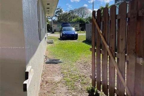 208 SW 2nd Pl, Dania Beach FL 33004