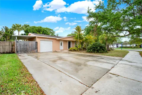 9105 SW 179th St, Palmetto Bay FL 33157