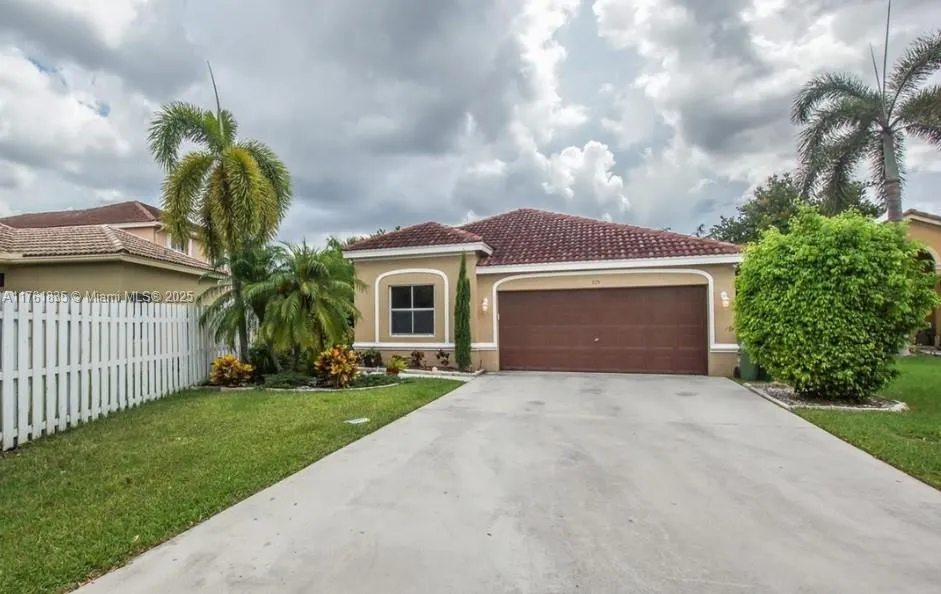 675 Maplewood Ct, Weston FL 33327