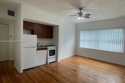 1555 Pennsylvania Ave # 207, Miami Beach FL 33139