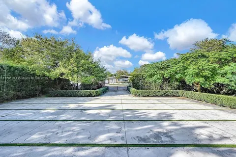 1098 Hunting Lodge Dr, Miami Springs FL 33166