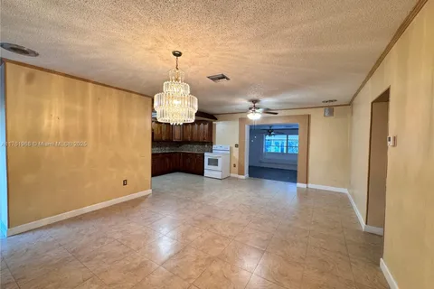 1145 W 70th Pl, Hialeah FL 33014