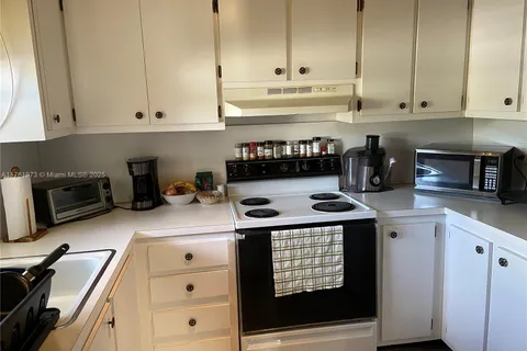 301 N Pine Island Rd # 117, Plantation FL 33324