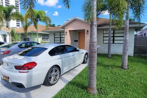 1647 Van Buren St, Hollywood FL 33020