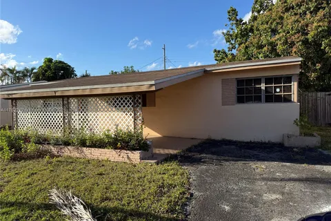 6751 Meade St, Hollywood FL 33024