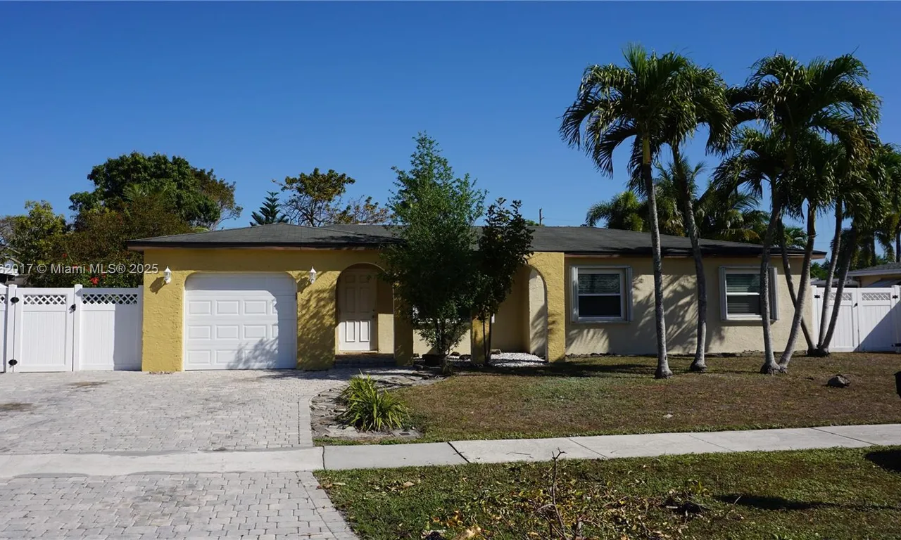 4857 Alfresco St, Boca Raton FL 33428