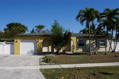 4857 Alfresco St, Boca Raton FL 33428