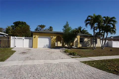 4857 Alfresco St, Boca Raton FL 33428