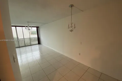 8820 Fontainebleau Blvd # 407, Miami FL 33172