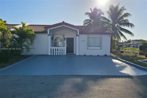 17227 NW 74th Path, Hialeah FL 33015