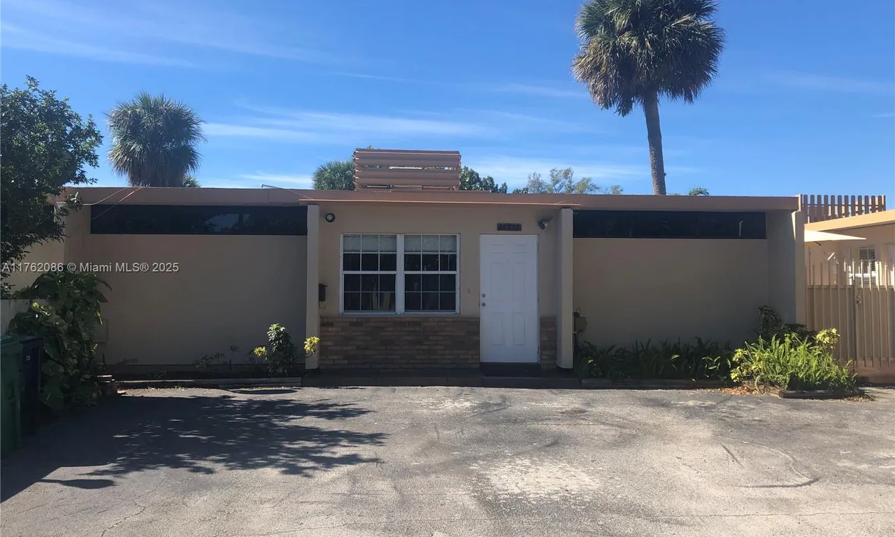 15018 Royal Palm Ct, Miami Lakes FL 33014