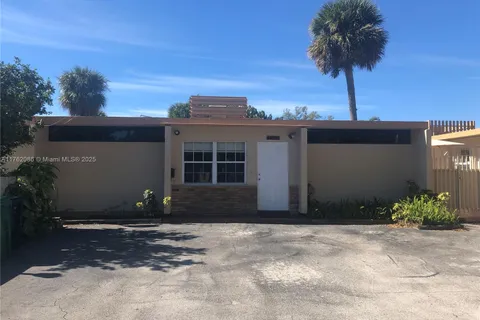 15018 Royal Palm Ct, Miami Lakes FL 33014
