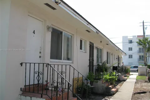 621 SW 10th St, Miami FL 33130