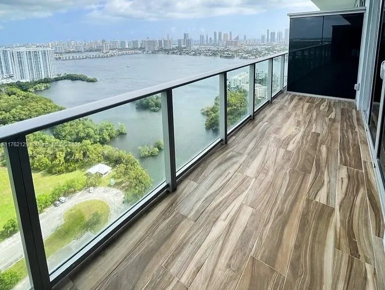 16385 Biscayne Blvd, North Miami Beach FL 33160