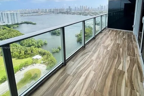 16385 Biscayne Blvd, North Miami Beach FL 33160