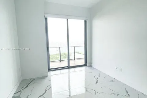 16385 Biscayne Blvd, North Miami Beach FL 33160
