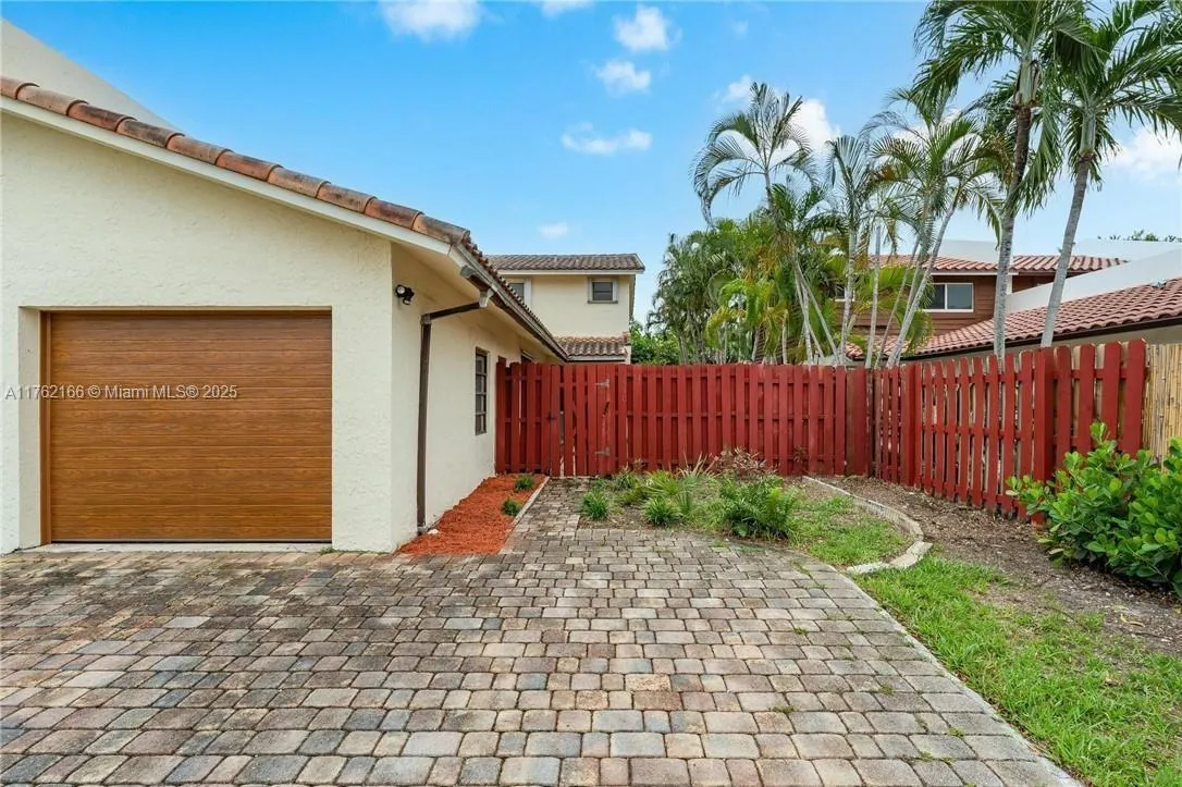 2530 NE 9th St # 1, Fort Lauderdale FL 33304