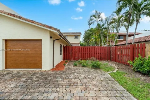 2530 NE 9th St # 1, Fort Lauderdale FL 33304