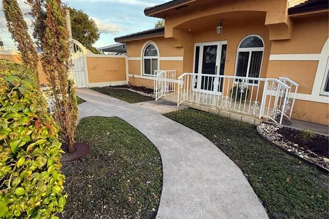 7597 W 33rd Ln, Hialeah FL 33018