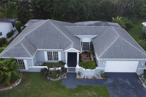 4511 Queen Palm Ln, Tamarac FL 33319