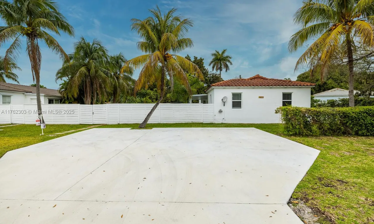 1029 NE 113 St, Biscayne Park FL 33161